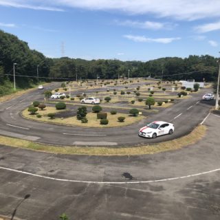 コース内を運転中